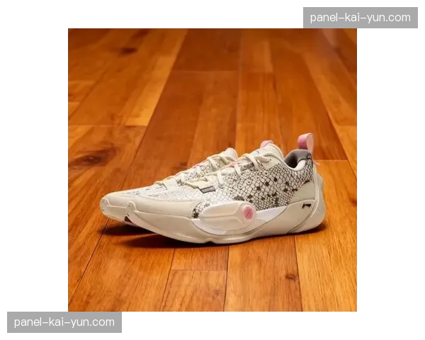 运动品牌推出针对侧向移动与急停的篮球鞋系列，主打“防守强化”